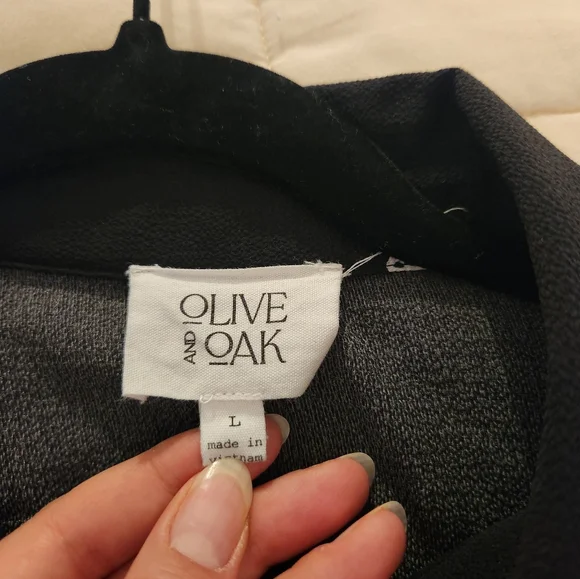 Skull Pattern Women's Shirt, Black Button Down Shirt, Sz Large, Goth Olive & Oak - Picture 4 of 8